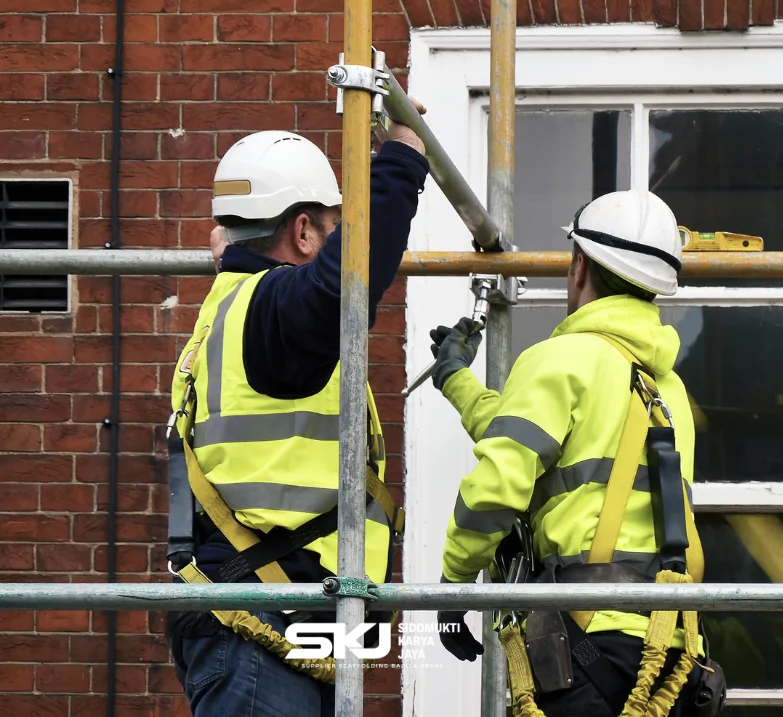 Cara-Aman-Menggunakan-Scaffolding-di-Gang-Sempit