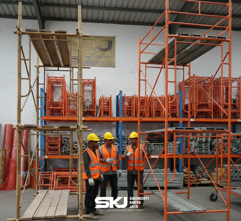 Perbedaan-Perancah-Bambu-vs-Scaffolding-Set